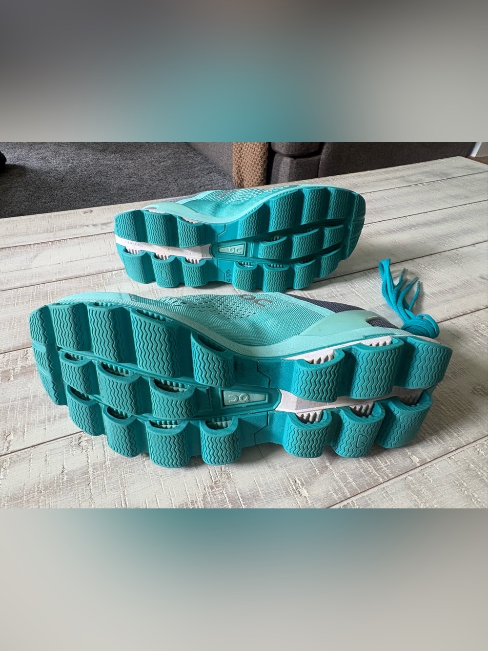 On Running Cloud Surfer in Teal and Charcoal - Picture 6 of 10